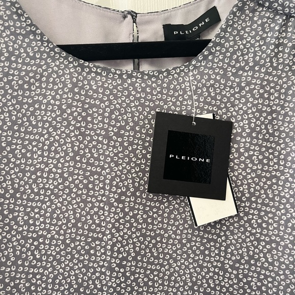 ✨ Pleione Ruched Round Neck Blouse - Picture 3 of 4